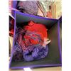 Image 6 : 3 BOXES RED HAT DECOR