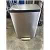 Image 2 : STAINLESS GARBAGE CAN, CAR SCRUB BRUYSH AND GARBAGE CLAW
