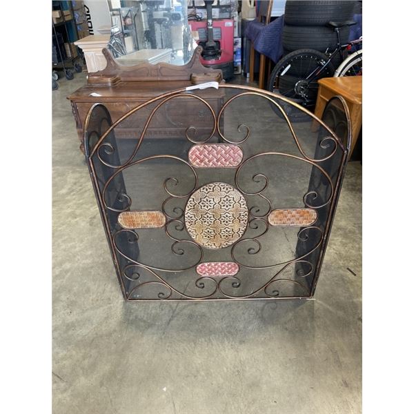 FOLDING FIRE SCREEN