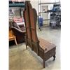 Image 3 : ANTIQUE VANITY DRESSER