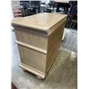 Image 5 : AMERICAN DREW 2 DOOR AND 1 DRAWER CABINET