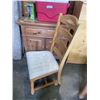 Image 4 : BROYHILL FURNITURE COUNTRY FARMHOUSE DINING TABLE WITH 6 CHAIRS