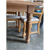 Image 6 : BROYHILL FURNITURE COUNTRY FARMHOUSE DINING TABLE WITH 6 CHAIRS