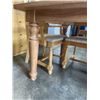 Image 7 : BROYHILL FURNITURE COUNTRY FARMHOUSE DINING TABLE WITH 6 CHAIRS