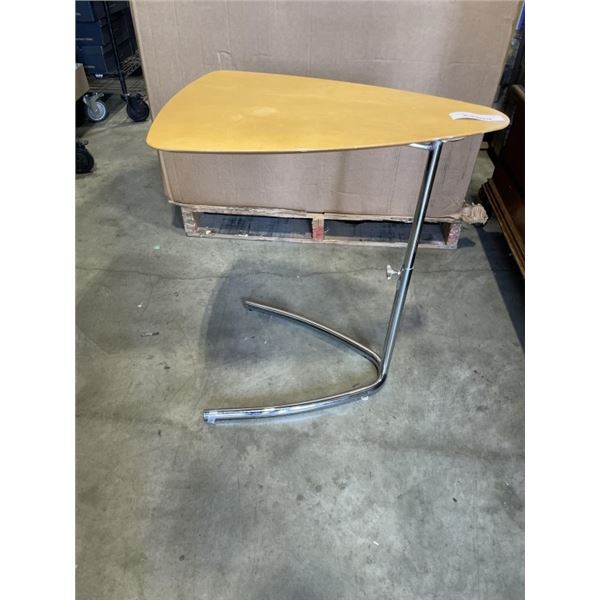 ADJUSTIBLE COUCH DESK