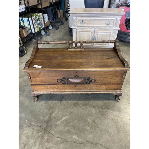 ANTIQUE HONDERICH FURNITURE WALNUT AND CEDAR LINED STORAGE TRUNK