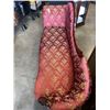 Image 5 : VINTAGE CHAISE SOFA W/ SATIN FLORAL FABRIC, CARVED WOOD