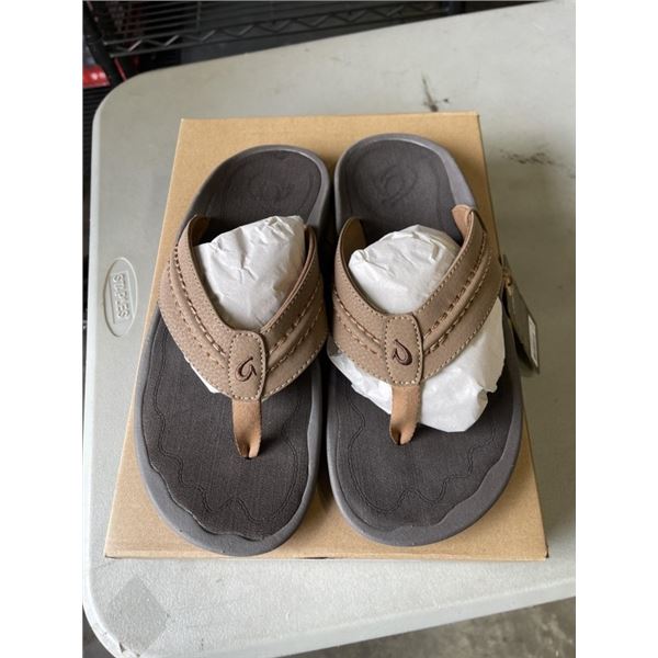 NEW OLUKAI HOKUA SIZE 11 MENS SANDLES. TAN/ TAN COLOR