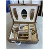 Image 1 : JEWELLERY BOX WITH CONTENTS