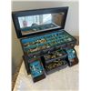 Image 2 : VINTAGE WOOD MUSICAL JEWELRY BOX W/ CONTENTS