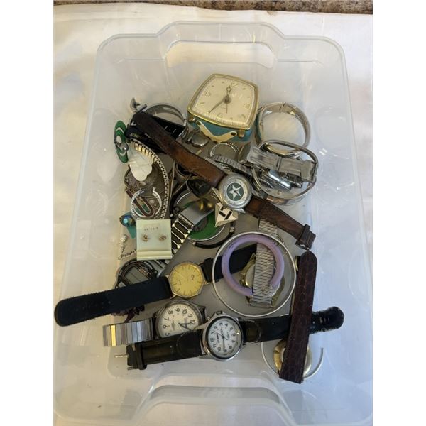 TRAY OF ASSORTED ESTATE WATCHES