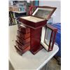 Image 3 : VINTAGE JEWELLERY CASE