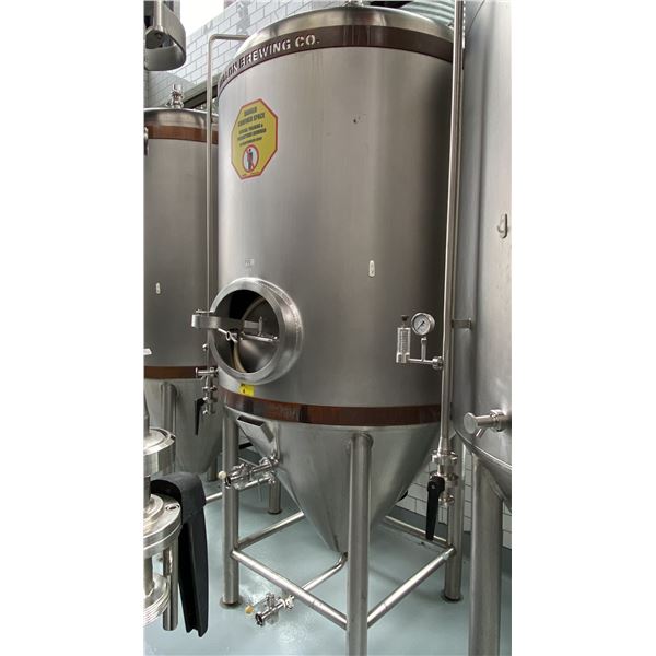 RIPLEY STAINLESS COMMERCIAL 18HLFV JACKETED FERMENTATION VESSEL WITH 1800L CAPACITY