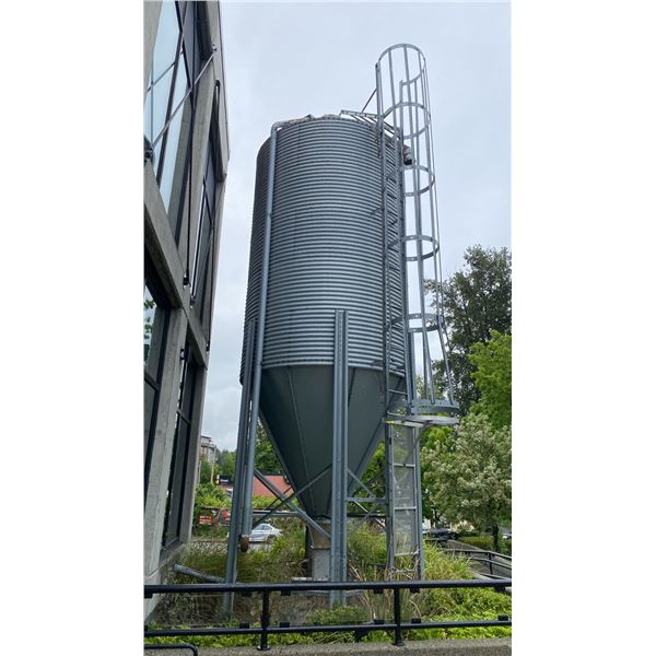LARGE GALVANIZED COMMERCIAL GRAIN SILO APPROX 25' H X 8'W