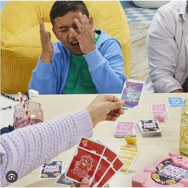 Hasbro Piggy Piggy Family Party Game