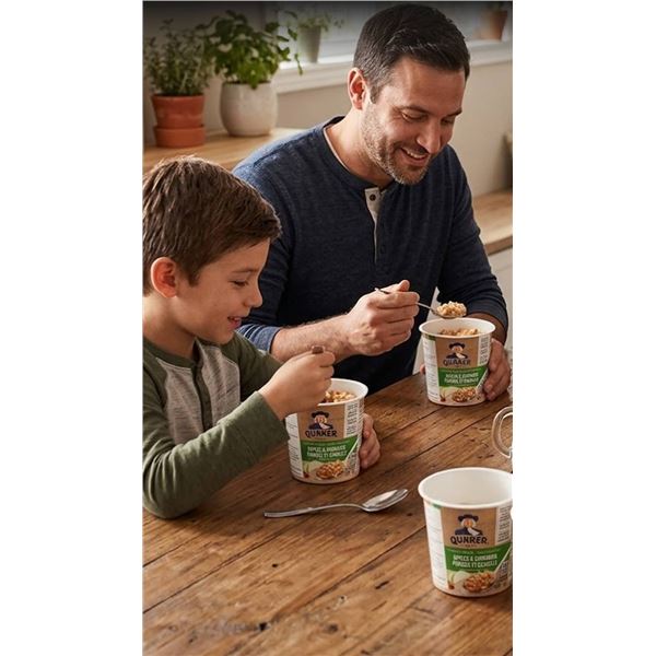 Quaker Apples & Cinnamon Oatmeal 12-Pack