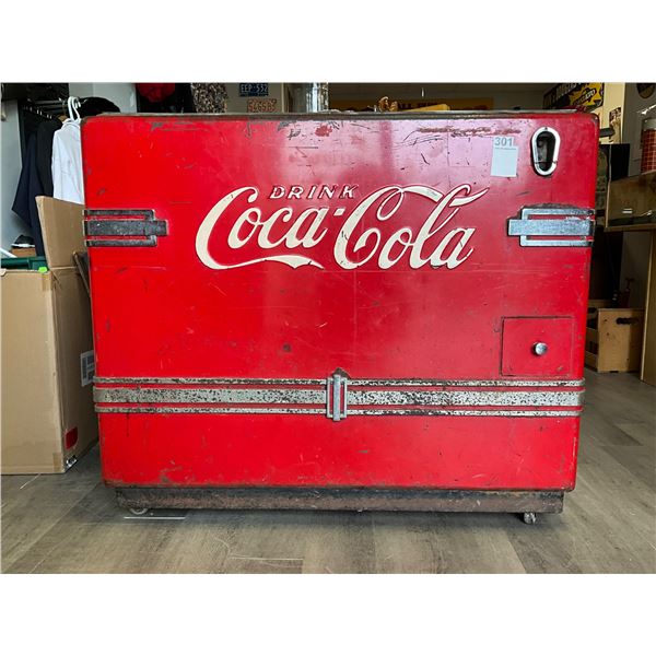 Vintage Coca-Cola Cavalier Chest Cooler