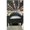 Image 4 : SET OF 6 BLACK LEATHER TUB ACCENT CHAIRS