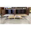 Image 4 : 4 DOOR GLASS TOP MEDIA STAND