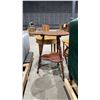 Image 4 : GROUP OF 4 ASSORTED DECORATIVE TABLES