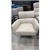 Image 3 : PAIR OF CREAM MODERN ACCENT CHAIRS