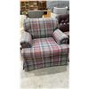 Image 3 : PLAID SOFA CHAIR