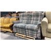 Image 2 : PLAID LOVESEAT