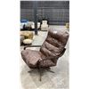 Image 1 : LEATHER EXECUTIVE CHAIR (WORN) WITH OTTOMAN