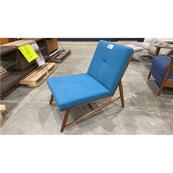 WOOD BASE LOUNGE CHAIR