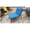 Image 1 : WOOD BASE LOUNGE CHAIR