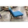 Image 3 : WOOD BASE LOUNGE CHAIR