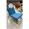 Image 4 : WOOD BASE LOUNGE CHAIR