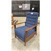 Image 1 : WOOD BASE LOUNGE CHAIR