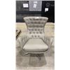 Image 4 : LEATHER BUTTON BACK LOUNGE CHAIR