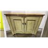 Image 3 : 2 DOOR FARMHOUSE LOOK HUTCH
