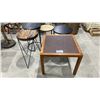 Image 1 : GROUP OF 4 SIDE TABLES