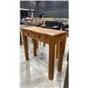 Image 3 : 2 DRAWER ANTIQUE HALL TABLE