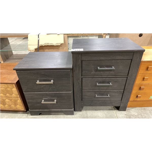 PAIR OF NIGHTSTANDS MISMATCHED SIZES