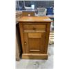 Image 1 : 1 DRAWER, 1 DOOR WOOD NIGHTSTAND