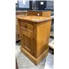 Image 2 : 1 DRAWER, 1 DOOR WOOD NIGHTSTAND