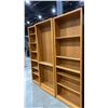 Image 1 : 3 MATCHING WOOD BOOKSHELVES