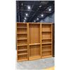 Image 4 : 3 MATCHING WOOD BOOKSHELVES
