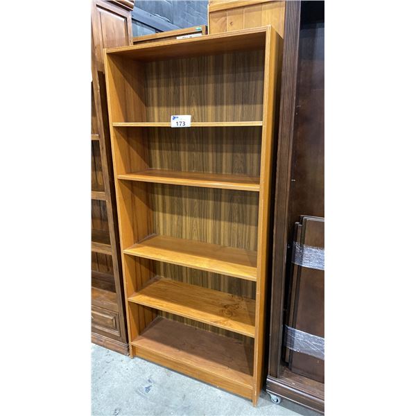 LIGHT WOOD BOOKSHELF