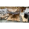 Image 3 : ROUND WOOD DINING TABLE WITH 4 CHAIRS