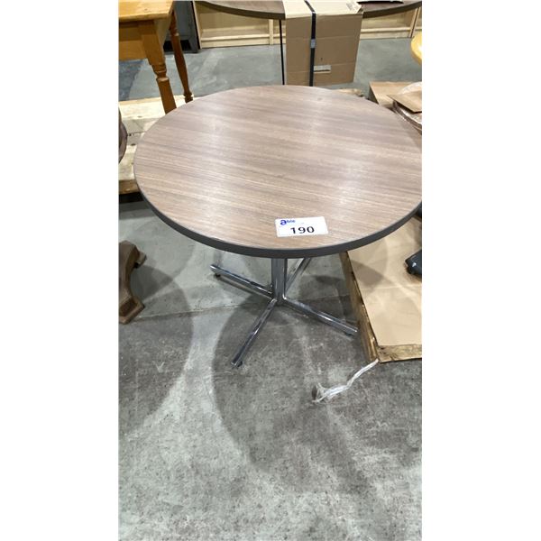 SMALL ROUND TABLE WITH METAL BASE