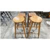 Image 3 : GROUP OF 4 ASSORTED STOOLS