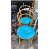Image 1 : SET OF 2 MATCHING PATIO CHAIRS