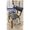 Image 3 : SET OF 2 MATCHING WOOD AND LEATHER DINING CHAIRS