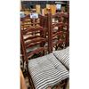 Image 3 : 6 MATCHING WOOD DINING CHAIRS