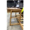 Image 4 : LIGHT WOOD SMALL DESK